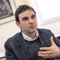 Tommaso Santi: “  Enostavno je namreč reči: 'Vsi domov!' toda enako enostavno je povabiti  'Pridite vsi!'”