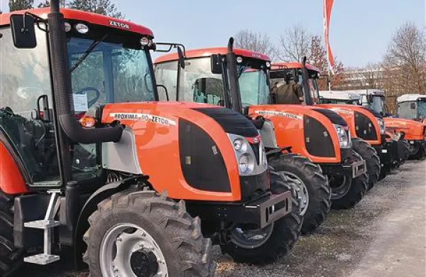 Kmetje so obtoženemu izročili denar, a obljubljenih storitev in kmetijske mehanizacije še niso videli ...