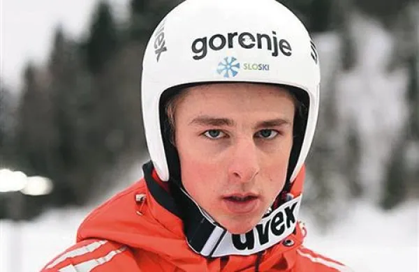 Primorski smučarski skakalec Jaka Hvala  ne bo nastopil na poletih na finalu svetovnega pokala v Planici, s tem pa se je zanj letošnja tekmovalna sezona končala