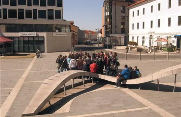 Postojna je ena redkih občin, iz katere mladi ne bežijo tako množično kot drugod 