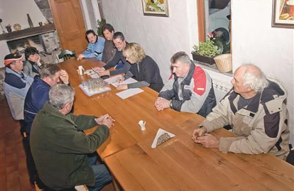 Člani društva so si bili na občnem zboru enotni, da kot rejci drobnice preživljajo najtežje čase  