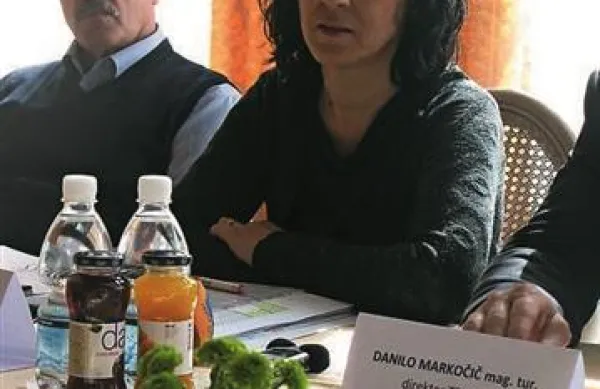 Viljamka Vesel iz poskusnega centra za oljkarstvo pri kmetijsko-svetovalni službi