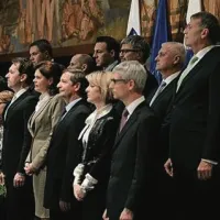 Državni zbor je z 52 glasovi za in 35 proti imenoval ministrsko ekipo predsednice vlade Alenke Bratušek