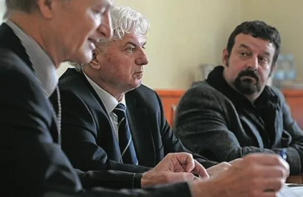 Direktor Psihiatrične bolnišnice Ljubljana Bojan Zalar, direktor Združenja zdravstvenih zavodov Slovenije Metod Mezek in direktor Psihiatrične bolnišnice Begunje Damijan Perne