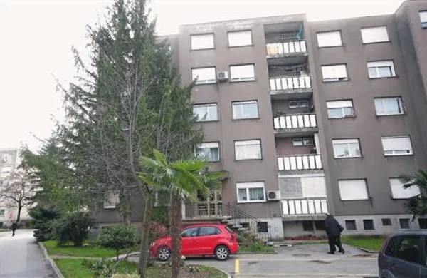 Zdravnica je ugotovila, da 39-letna ženska ni umrla nasilne smrti, vzrok smrti drugega dekleta pa naj bi pokazala obdukcija 