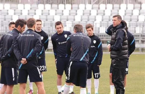 Slovenska nogometna reprezentanca (desno Srečko Katanec) je pretežni del priprav na tekmo z Islandijo opravila na Bonifiki