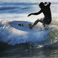 Marko Grilc na surfu v Medulinu
