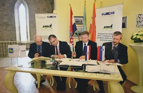Predstavniki slovenskih in hrvaških organizacij so podpisali strategijo o zaščiti avtohtonih istrskih pasem