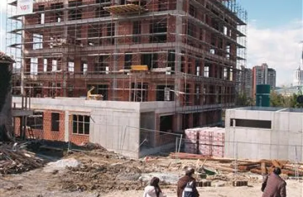 Poslovni center Gonzaga ne bo več rasel v nebo. Včeraj so, po stari navadi, na njegov vrh postavili smreko.