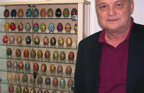 Avtor zbirke velikonočnih pirhov je  Boris Šorc 
