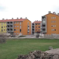  Travnik ob soseski Kresnice v Ajdovščini bodo v kratkem preorali in določili od 30 do 50 parcel za vrtičkarje. Če se bo zadeva obnesla, bodo vrtičke v  mestu širili. 