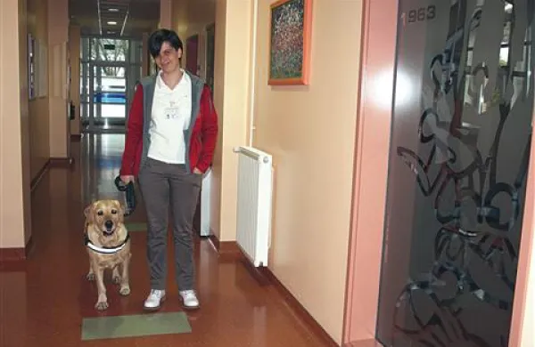 Monika Rijavec (ob njej terapevtska psička Bella) je ena od mnogih, ki vabi na Dan za spremembe