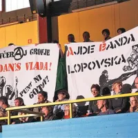 Puntarska je, še prej kot z odra, zadonela s tribun 