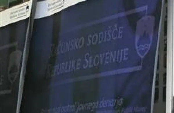 Računsko sodišče, ki je izvedlo revizijo računovodskih izkazov in pravilnosti poslovanja Zavoda za zdravstveno zavarovanje Slovenije za leto 2011, je tako o računovodskih izkazih zavoda kot o poslovanju zavoda v letu 2011 izreklo pozitivno mnenje