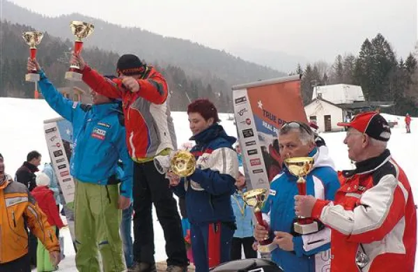 Zmaga devinskim smučarjem