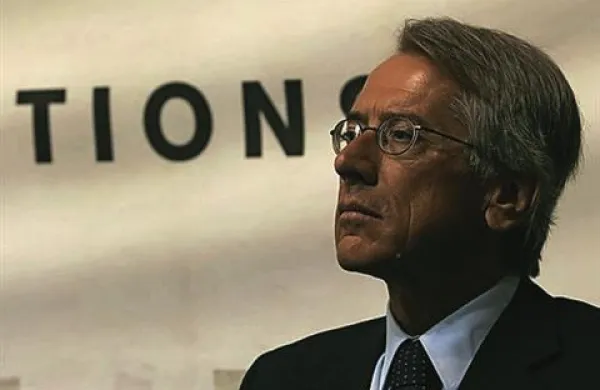 Italijanski zunanji minister Giulio Terzi je danes v znak protesta zaradi vrnitve dveh italijanskih marincev Indiji odstopil z ministrskega položaja
