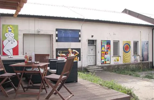 Po zamiku  zaradi revizije  naj bi v Palah vendarle začeli urejati prostor za trženje pridelkov in izdelkov iz Vipavske doline