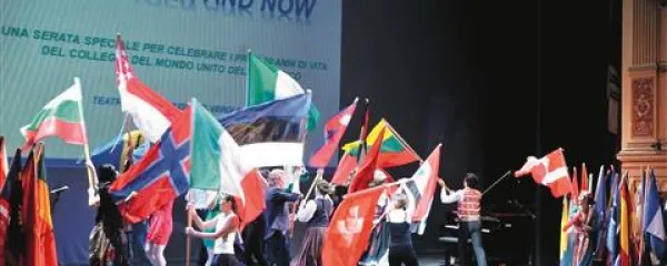 Na proslavi ob 30-letnici Zavoda združenega sveta v tržaškem gledališču Verdi   so dijaki  čudovito prikazali kulturo svojih dežel 