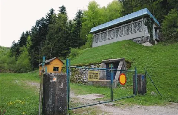 V vodarni Malni pri Planini so lani zamenjali peščene filtre, sapnice v bazenih, razkužili vodovodni sistem in namestili UV modul za dodatno dezinfekcijo vode ter se tako bolj ali manj izognili nadaljnjim težavam zaradi mikrobiološke oporečnosti pitne vode v Pivki in Postojni 
