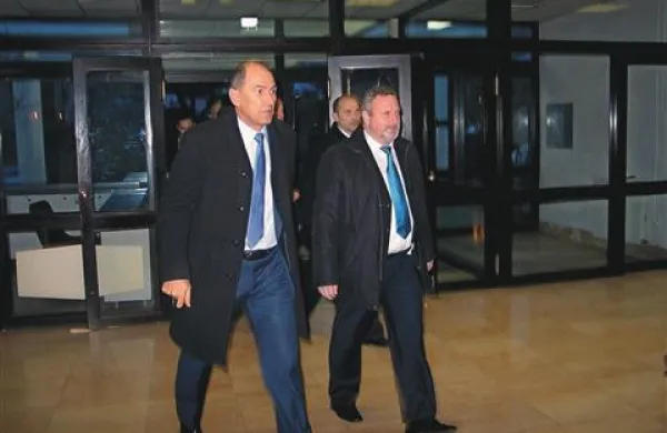 Emilu Rojcu strankarski kolegi zamerijo sodelovanje z Janševo SDS (na fotografiji je Rojc ob obisku Janševe vlade januarja letos)