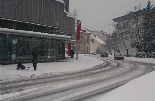 Zima in sneg se te dni prav nič ne zmenita za pomanjkanje denarja