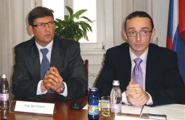 Izolski župan Igor Kolenc (levo) je skupaj s  šefom občinske uprave  Markom Unterlechnerjem     opozoril, da so   doslej  predvsem čistili predale za prejšnjim županom Tomislavom Klokočovnikom