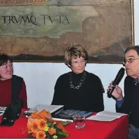 Pri predstavitvi knjige sta se avtorici Luciji Čok (v sredini) pridružila Darja Mihelič in Salvator Žitko 