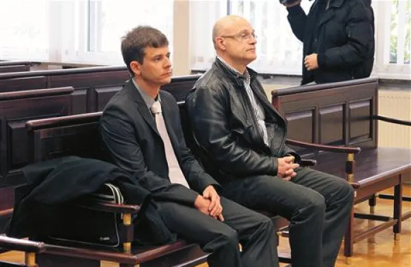 Zdravnika internista Andrej Bartolić (levo) in Silvan Saksida bosta svojo nedolžnost skušala dokazati s številnimi dokazi