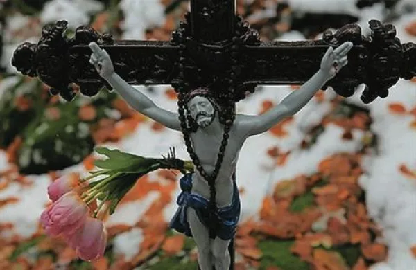 Veliki petek je  za kristjane  dan strogega posta in edini dan, ko v Katoliški cerkvi ni maše