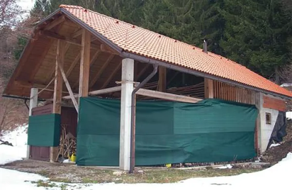 Zakonca Dunja in Zvone Černač bosta  na črno zgrajeni in naknadno legaliziran objekt  letos še povečala 