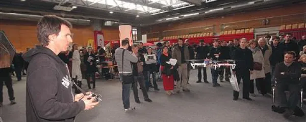 Nejc Slatner med krajšo demonstracijo letenja 
