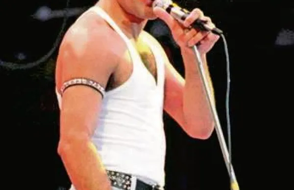 Freddie Mercury je konec 80. let prejšnjega stoletja britansko princeso Diano preoblekel v moškega in jo peljal na zabavo v gejevski bar