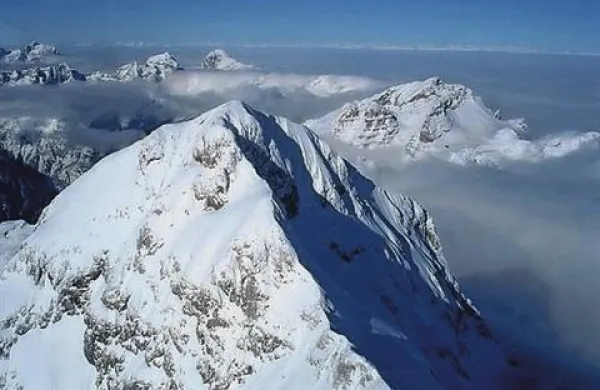 V visokogorju znatna nevarnost snežnih plazov