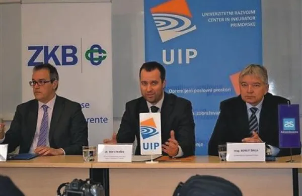 Obetavnost poslovnih zamisli bo ocenjeval tudi direktor UIP Rok Strašek (v sredini)