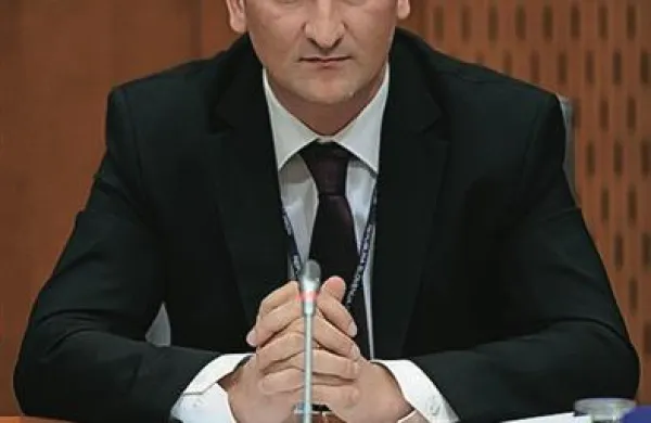 Odbor DZ za infrastrukturo in prostor je danes z devetimi glasovi za in petimi proti ocenil predstavitev kandidata za ministra za ta resor Sama Omerzela kot uspešno