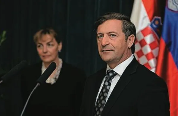 Zunanji minister Karl Erjavec se je danes pred glasovanjem v DZ o ratifikaciji hrvaške pristopne pogodbe v Ljubljani sestal s hrvaško kolegico Vesno Pusić