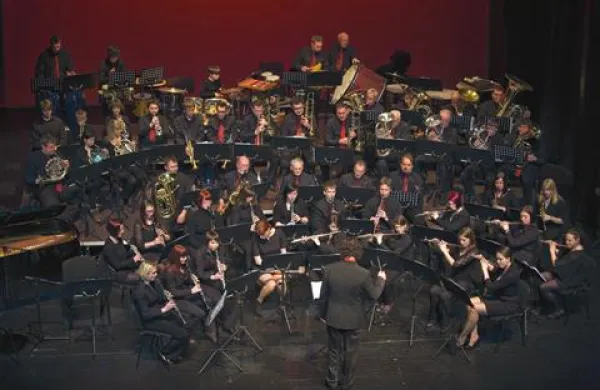 Pomlajeni pihalni orkester Divača se ogreva za jubilejno leto