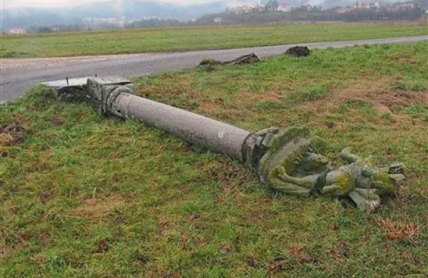 Vremski pil s kipom sv. Jurija iz leta 1778 je zgodovinsko znamenje kraja, ki mu domačini namenjajo posebno pozornost, zato ga bodo obnovili