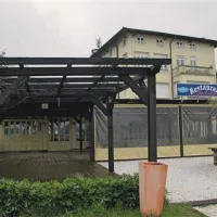 Piranskemu Okolju, ki je lastnik terase, je gostinec dolžen med 8000 in 9000 evrov najemnine