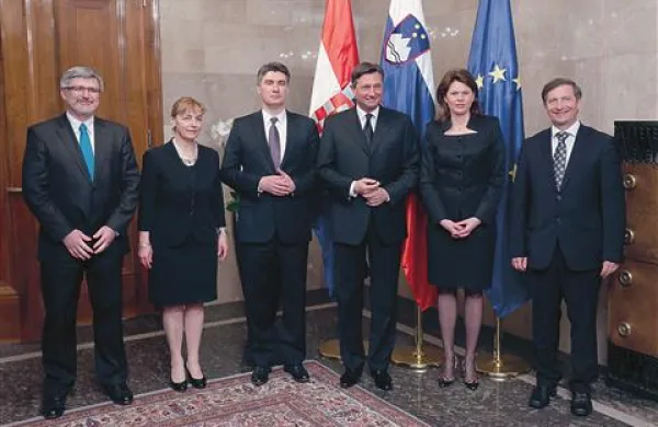 Predsednik republike Borut Pahor je hrvaška gosta gostil na   slavnostnem kosilu, kjer so bili še Alenka Bratušek, Karl Erjavec in  obrambni minister Roman Jakič. 
