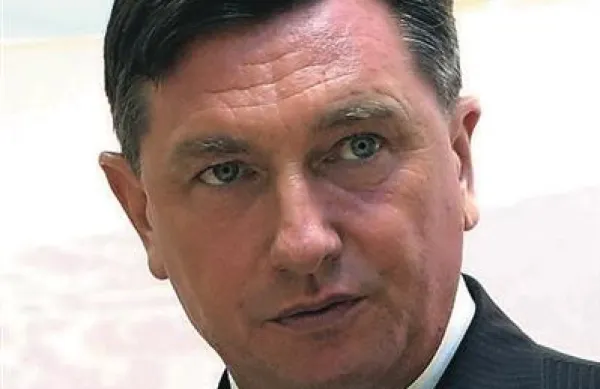 Predsednik republike Borut Pahor  dopoldne začenja posvetovanja z vodji poslanskih skupin in predstavnikoma narodnih skupnosti o kandidatu za predsednika Računskega sodišča