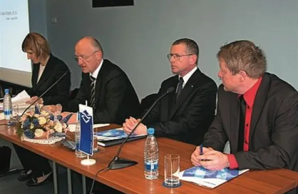Predsedujoči skupini Stojan Zdolšek, predsednik uprave Luke Koper Bojan Brank in predsednik nadzornega sveta Janez Požar