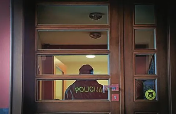 Preiskava NPU in policije na sedežu odvetniške pisarne Senica