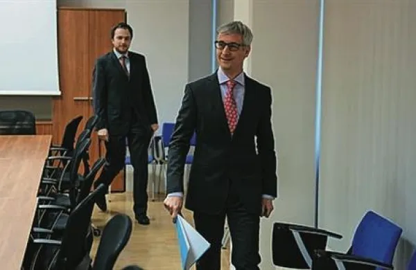 Minister za izobraževanje Jernej Pikalo se je s predstavniki Sviza pogovarjal tudi plačah v javnem sektorju