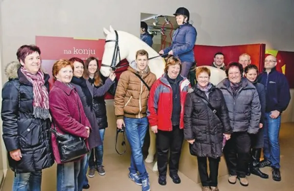 Skupinska fotografija  v muzeju Lipikum v Lipici