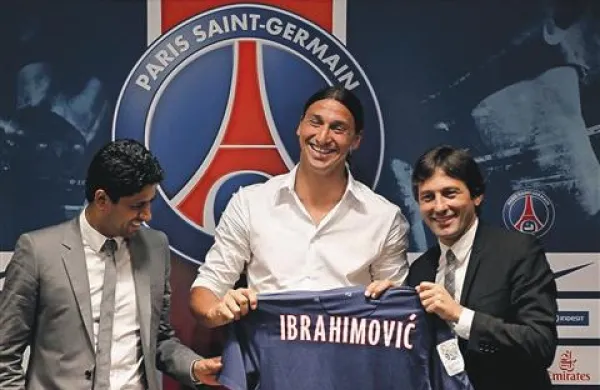 Zlatan Ibrahimović (v sredini) se tokrat vrača na Camp Nou v dresu premožnega pariškega kluba 