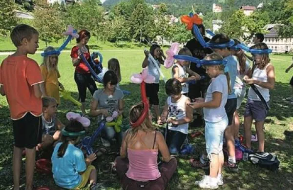 Mnoge generacije otrok brez pomoči donatorjev in prostovoljcev ne bi dobile priložnosti preživeti počitnice v družbi sovrstnikov, videti morje ali celo se do sitega najesti