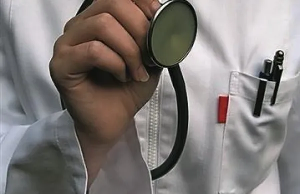Hrvaški zavod za zdravstveno zavarovanje je objavil, da je nekaj manj kot 3000 hrvaških zdravnikov v javnem sektorju lani prejelo honorarje od farmacevtske industrije v višini dobrih 28 milijonov kun (3,7 milijona evrov)