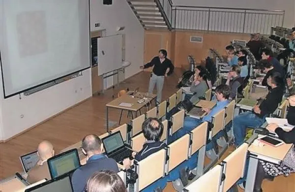 Strokovnjaki iz vsega sveta so v Ajdovščini  preučevali grafen, enega od najbolj vznemirljivih in obetavnih materialov 