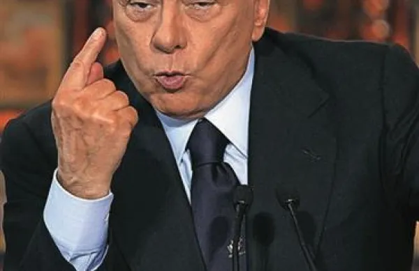 Vodja italijanske desnice Silvio Berlusconi je  pripravljen podpreti kandidaturo politika s politične levice za položaj predsednika republike. Toda le ob pogoju, če bo prišlo do oblikovanja velike koalicije med desnico in levico.